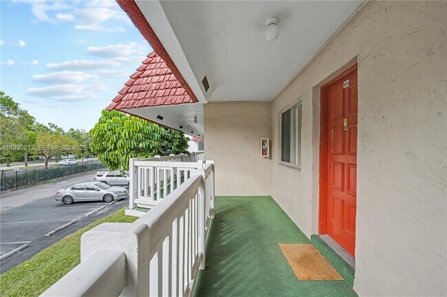 3501 Inverrary Dr in Lauderhill, FL - Building Photo - Building Photo