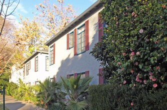 Manatee Gardens in Sacramento, CA - Building Photo - Building Photo