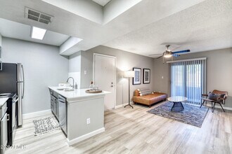 5225 E Thomas Rd in Phoenix, AZ - Building Photo - Building Photo