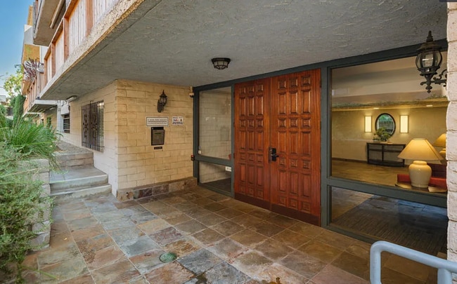 266 S Madison Ave, Unit 301 in Pasadena, CA - Foto de edificio - Building Photo