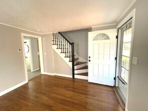 34 Monroe St in North Haven, CT - Building Photo - Building Photo