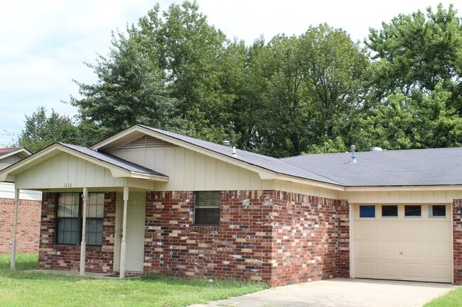 property at 1116 University Dr