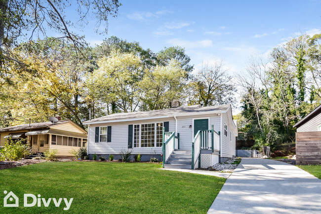 2591 Hood Ave NW in Atlanta, GA - Foto de edificio - Building Photo