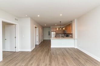 2111 S Halsted St in Chicago, IL - Building Photo - Building Photo