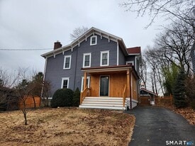 10 Washington Ave in Danbury, CT - Building Photo