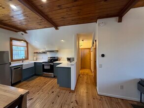 131 School St in North Brookfield, MA - Building Photo - Building Photo