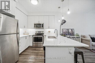 610 Farmstead Dr in Milton, ON - Building Photo - Building Photo