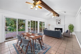 7110 Sungate Dr in Austin, TX - Building Photo - Building Photo