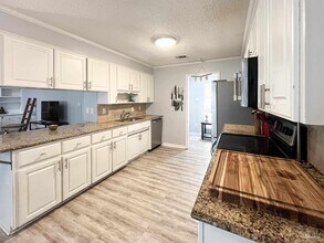 6843 Lake Charlene Dr in Pensacola, FL - Building Photo - Building Photo