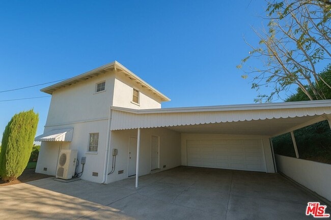 3641 Sunswept Dr in Los Angeles, CA - Building Photo - Building Photo