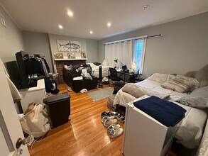 25 Crosby Rd in Chestnut Hill, MA - Foto de edificio - Building Photo