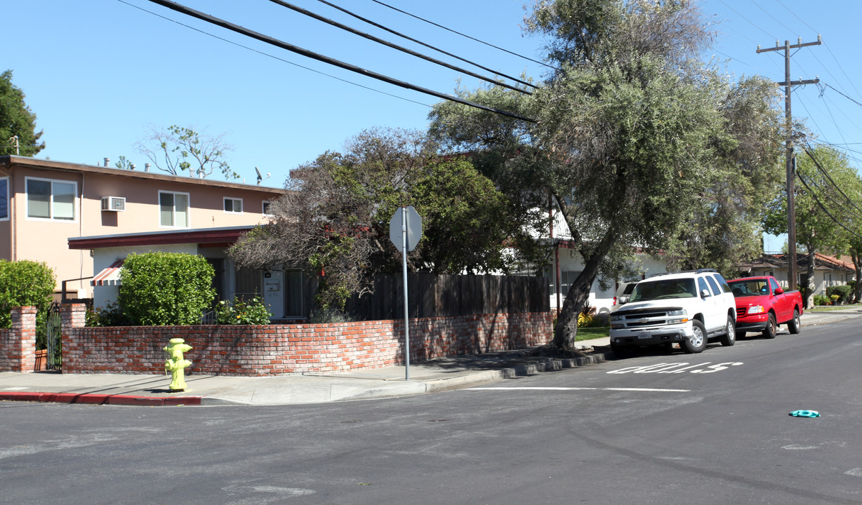 163 Madison Ave in Redwood City, CA - Building Photo