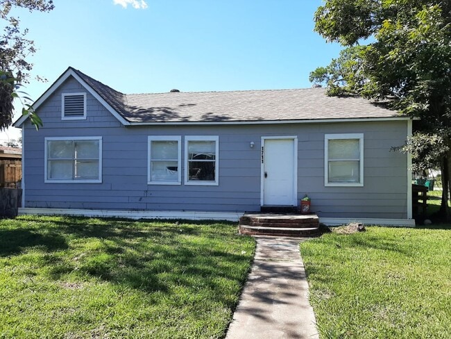 property at 1711 N 11th St