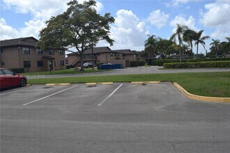 10013 Winding Lake Rd in Sunrise, FL - Building Photo - Building Photo
