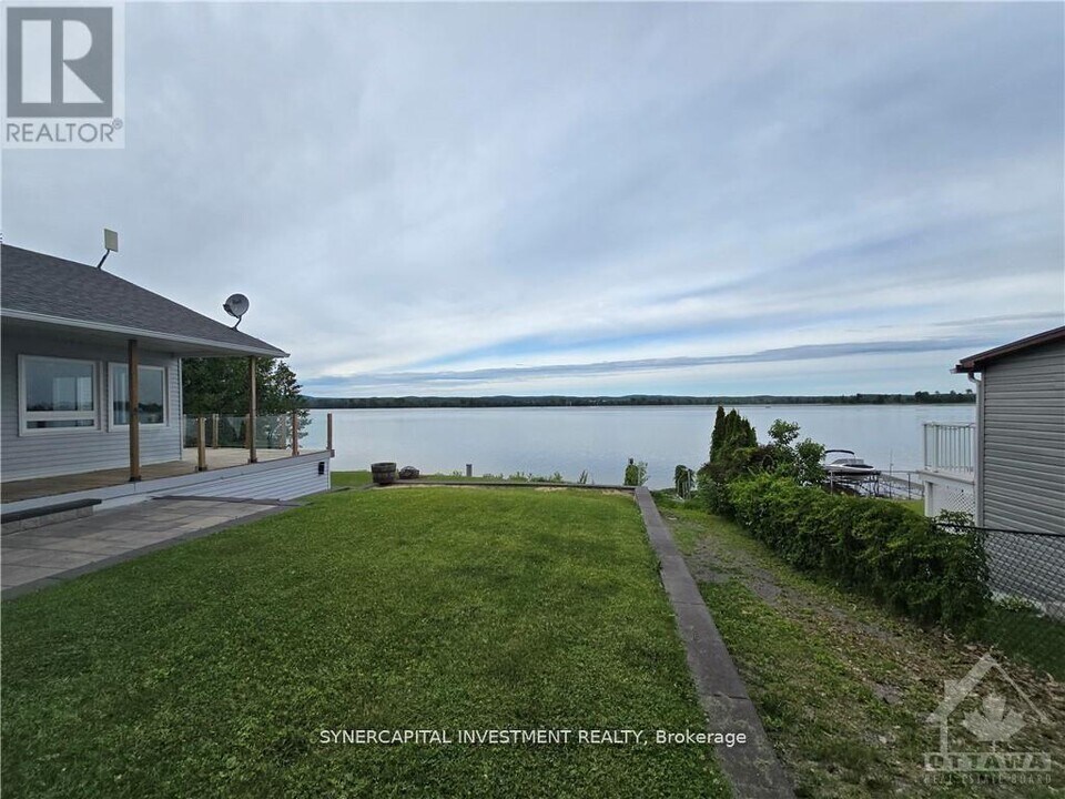 3383 Old Highway 17 in Clarence-Rockland, ON - Building Photo