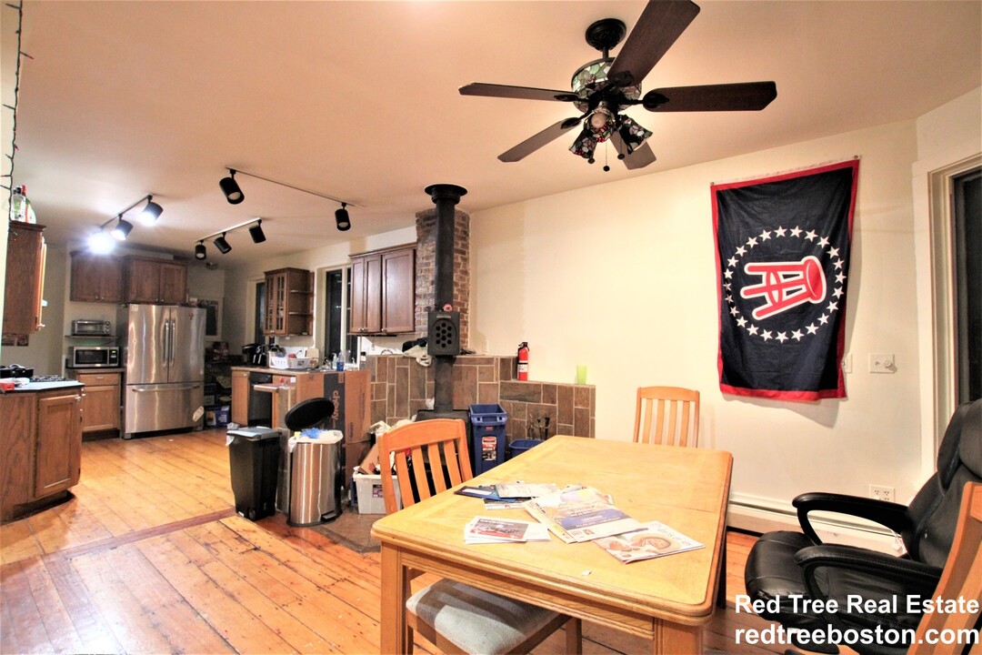 53 Lawn St, Unit 2 in Boston, MA - Foto de edificio
