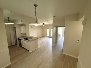 2001 Tizewell Cir in Orlando, FL - Building Photo - Building Photo