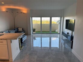 880 NE 69th St in Miami, FL - Building Photo