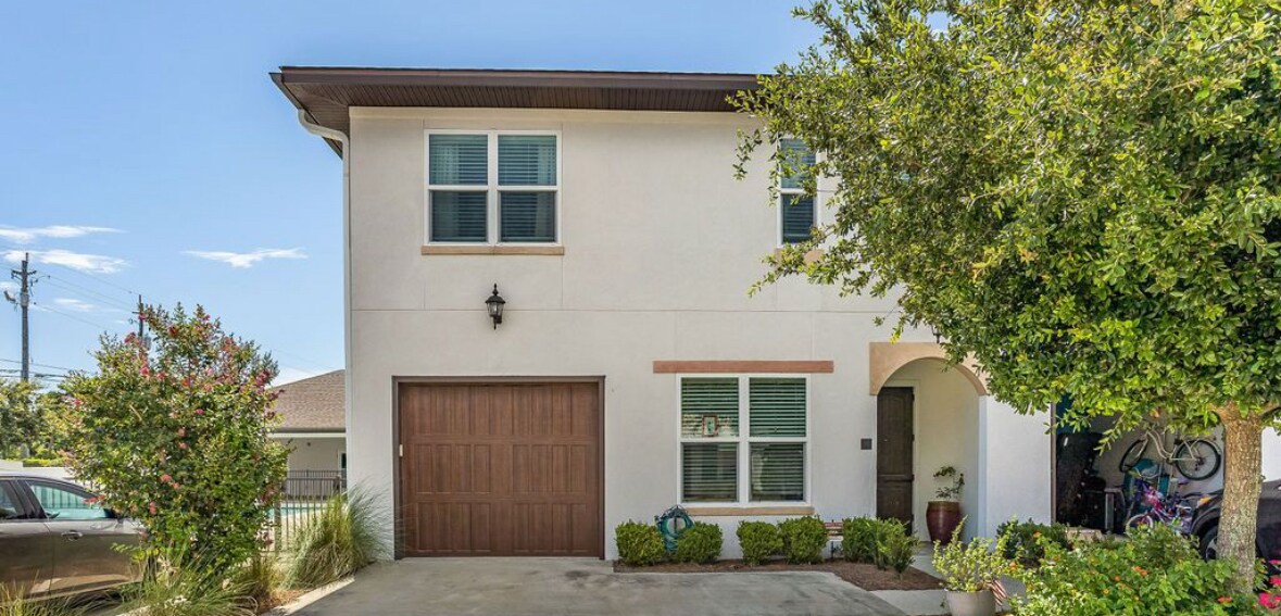 995 Airport Rd in Destin, FL - Foto de edificio