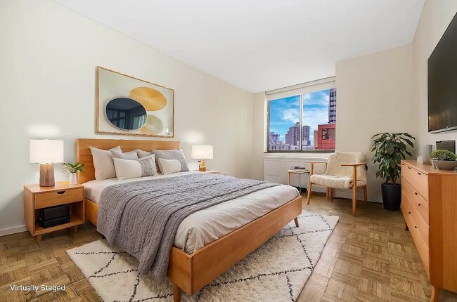 245 E 44th St in New York, NY - Building Photo - Building Photo