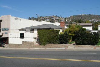 544-560 Glenneyre St in Laguna Beach, CA - Building Photo - Building Photo