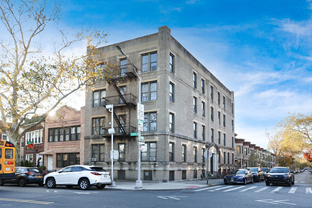 586 74th St in Brooklyn, NY - Building Photo