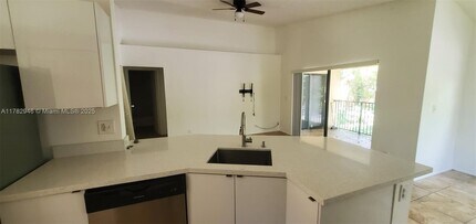 9999 Summerbreeze Dr, Unit 110 in Sunrise, FL - Foto de edificio - Building Photo