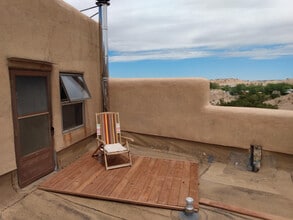 26 Banana Ln in Santa Fe, NM - Foto de edificio - Building Photo