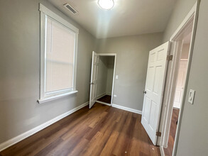 8643 S Exchange Ave in Chicago, IL - Building Photo - Building Photo