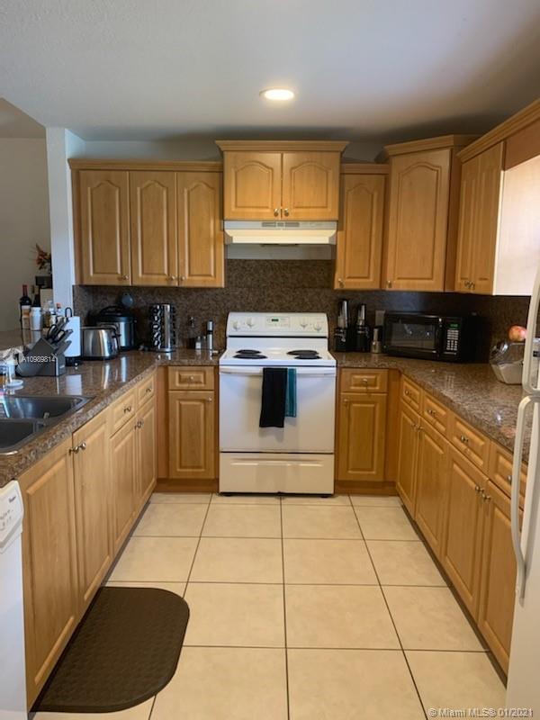 2242 Thomas St-Unit -B in Hollywood, FL - Building Photo - Building Photo