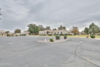 5865 E Thomas Rd in Scottsdale, AZ - Building Photo - Building Photo