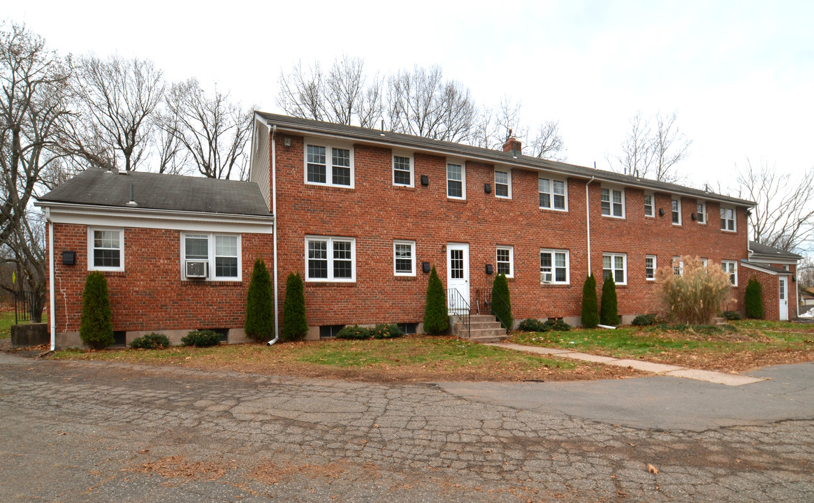 Maplewood Apartments in Manchester, CT - Building Photo