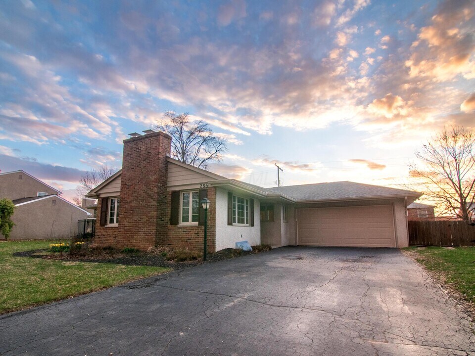 2861 Wellesley Dr in Columbus, OH - Building Photo
