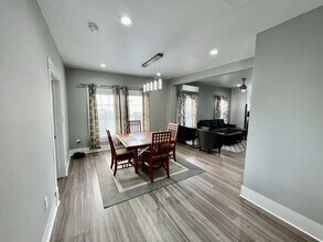 1419 Broadway Avenue J in Galveston, TX - Building Photo - Building Photo