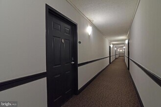 1001 N Randolph St in Arlington, VA - Foto de edificio - Building Photo