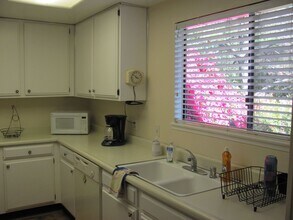 2250 King Ct in San Luis Obispo, CA - Foto de edificio - Building Photo