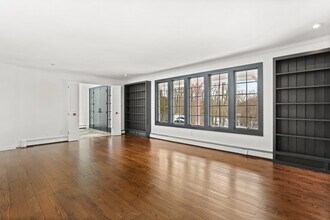 11 Partrick Ln in Westport, CT - Building Photo - Building Photo