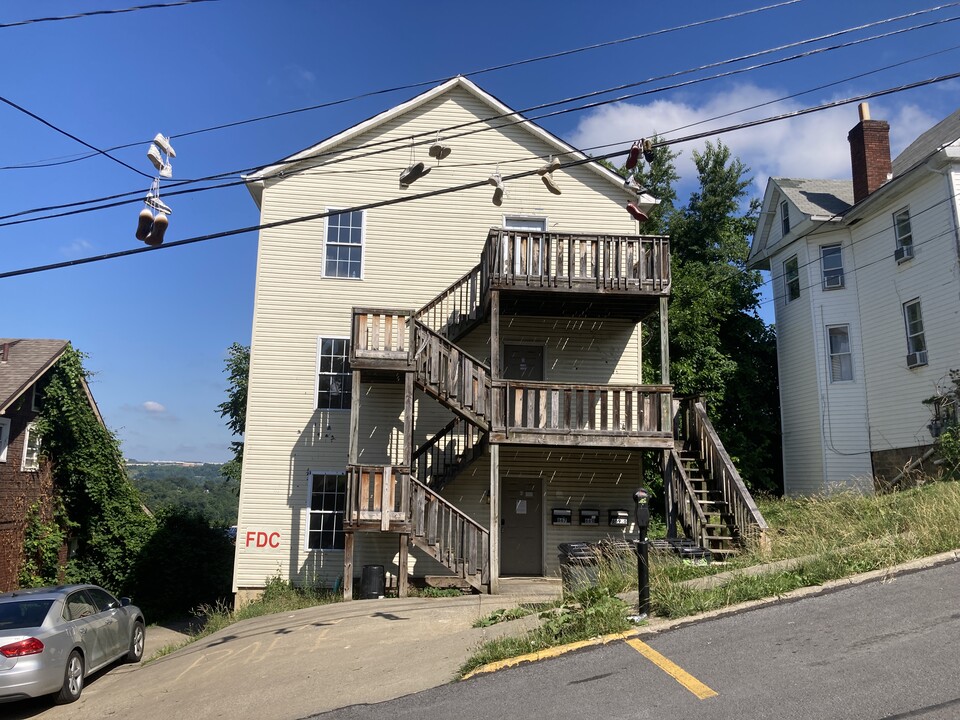 667 Spruce St in Morgantown, WV - Building Photo