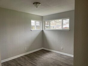 1008 Sharon Dr in Jeffersonville, IN - Building Photo - Building Photo