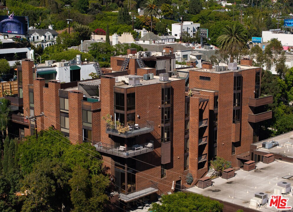 1033 Carol Dr in West Hollywood, CA - Building Photo