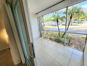 5654 Rock Island Rd, Unit 216 in Tamarac, FL - Building Photo - Building Photo