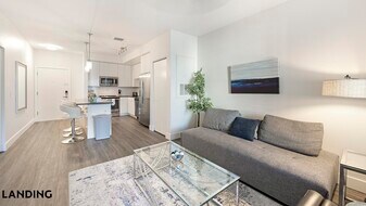 4950 W Prescott St, Unit 5210 in Tampa, FL - Building Photo