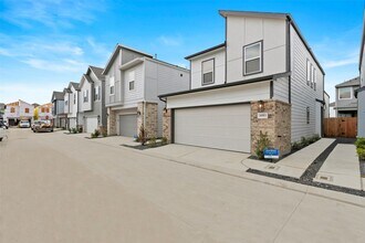10013 Rustic Charm St in Houston, TX - Building Photo - Building Photo
