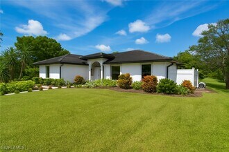 2560 2nd St NE in Naples, FL - Building Photo - Building Photo