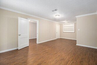 5235 Kingsbury St in Houston, TX - Building Photo - Building Photo