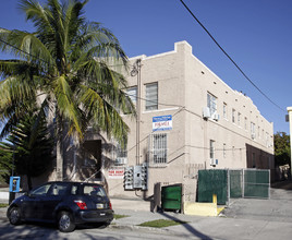 1567 SW 4th St in Miami, FL - Building Photo - Building Photo