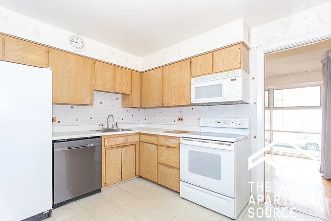 7407 N California Ave in Chicago, IL - Building Photo - Building Photo