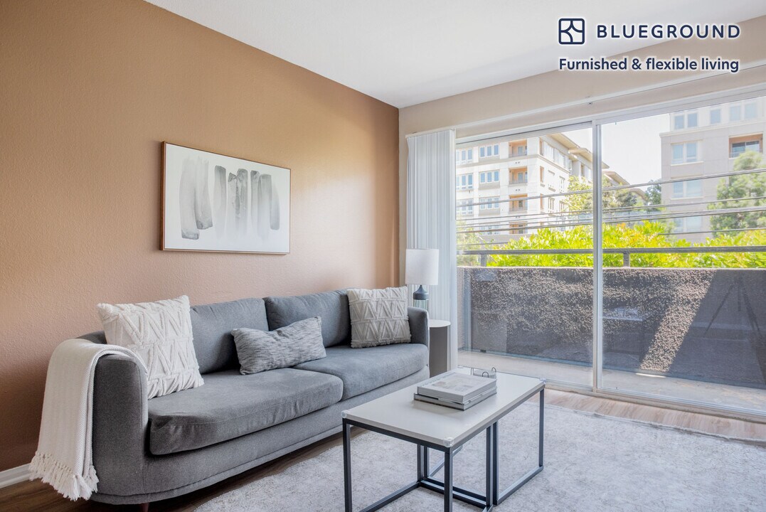 12427 W Jefferson Blvd, Unit FL2-ID1065 in Los Angeles, CA - Building Photo