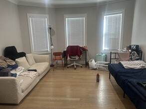 44 Iffley Rd in Boston, MA - Foto de edificio - Building Photo