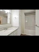 2000 Monito Way, Unit A in Bryan, TX - Foto de edificio - Building Photo